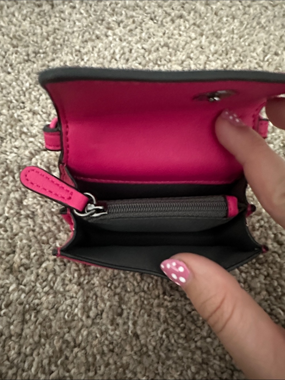 Simply Vera Vera Wang Hot Pink Mini Chain card holder - Picture 2 of 3